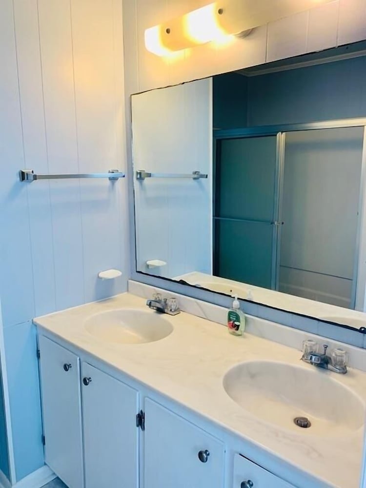 Westside- 3 Bedroom Home by RedAwning