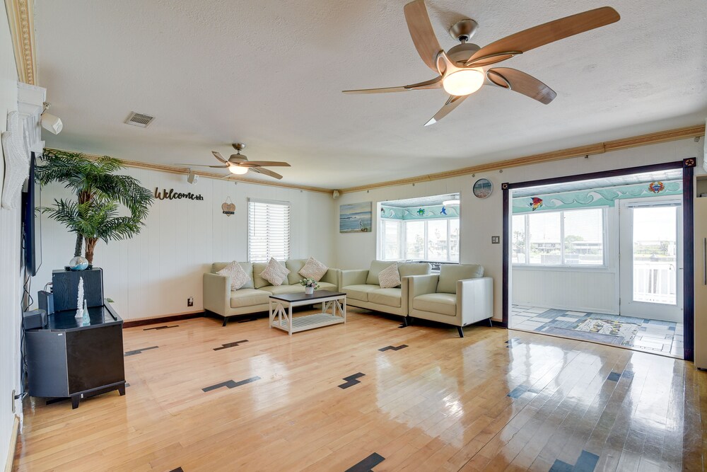 Waterfront Galveston Bay Retreat - 4 Mi to Beach! view 3