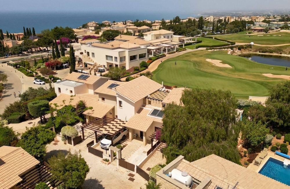Hg07 Adjacent to Aphrodite Hills- Private Pool, Large Terrace