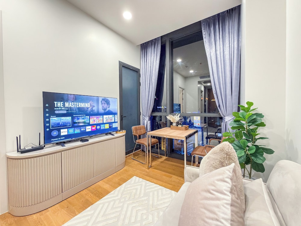 New Residence in Central Bangkok Siam Paragon · Central World