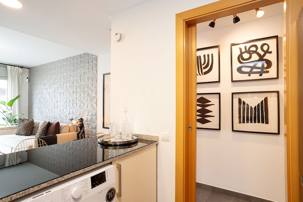 Modern Apartment Near Pl Espa a
