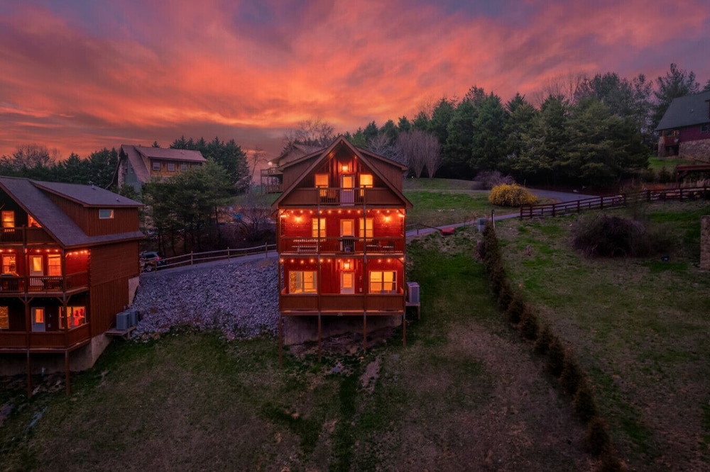 Couples Refuge by Ghosal Luxury Lodging