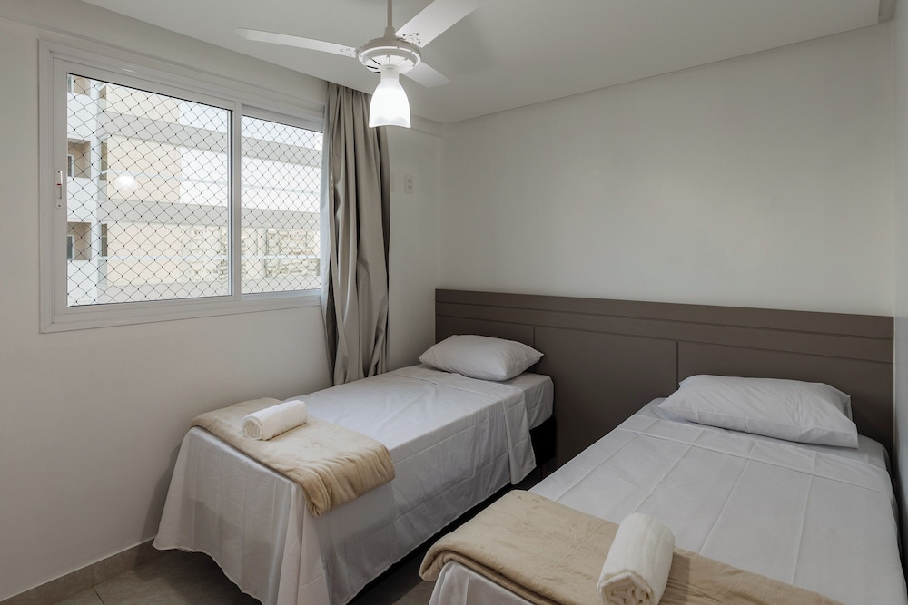 Ocean View Apt Just 110m From the Beach - Evo0801