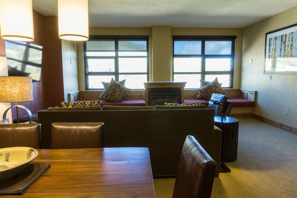 Come Golf or Ski in/out at this best location by RedAwning - Save 20% on 7+ Nights!