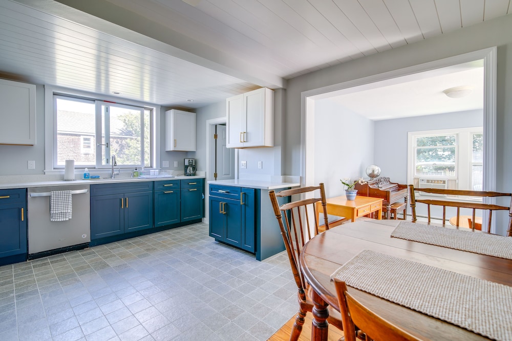 Charming Scituate Home w/ Deck - Walk to Beaches!