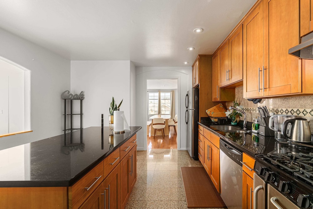 @ Marbella Lane - Vibrant 5BR Home in Daly City