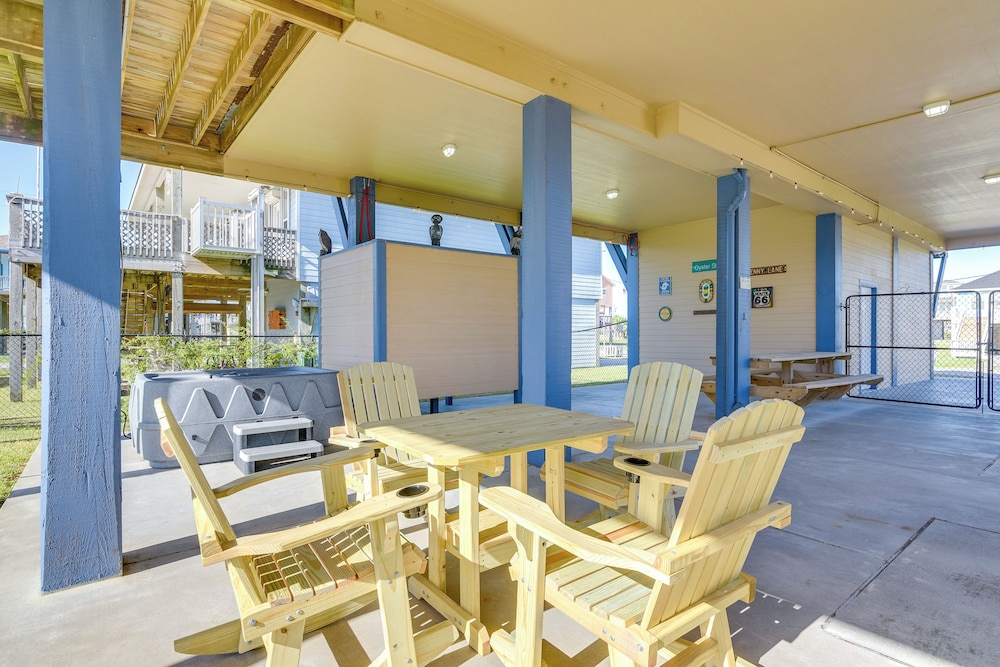 Hot Tub, Patio & Deck: Coastal Crystal Beach Home! view 3