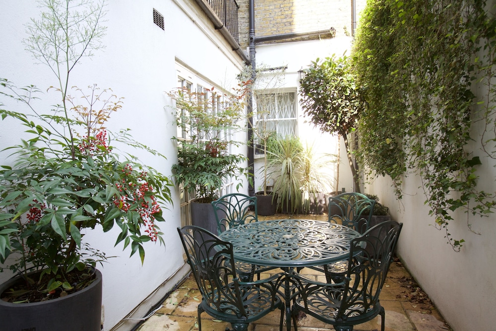 outdoor bbq area
