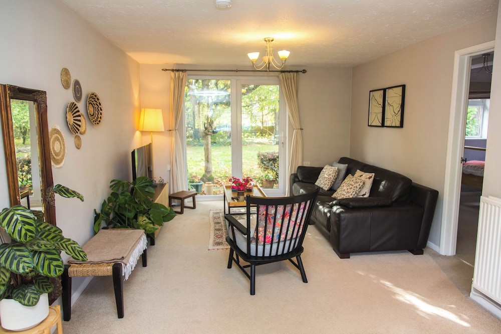 Calm Private Annex Ideal to Work, Rest & Explore