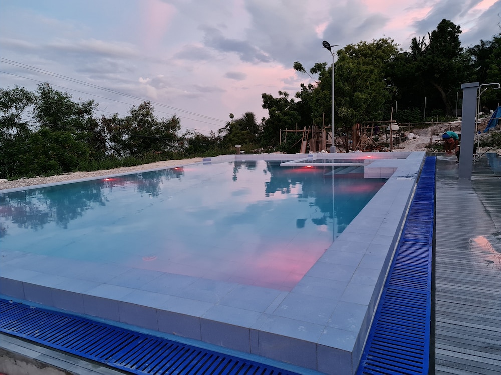 24/7 Lantawan Resort