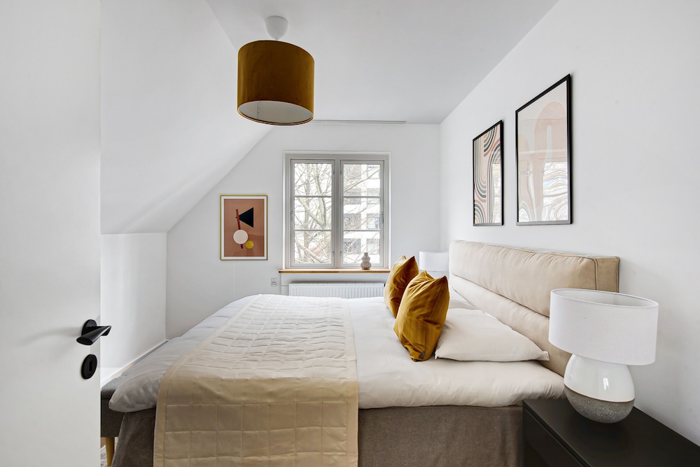 Sanders Charm 2 - Great 2-bdr Apt With Shared Garden and Balcony
