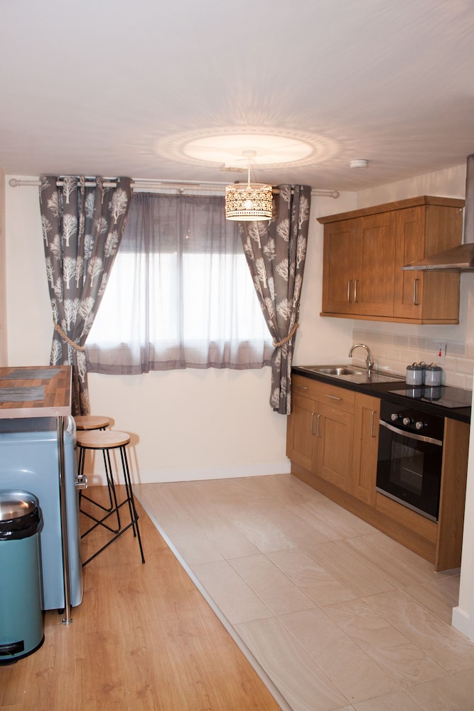 1 Bedroom Apartment in Bradford view 5