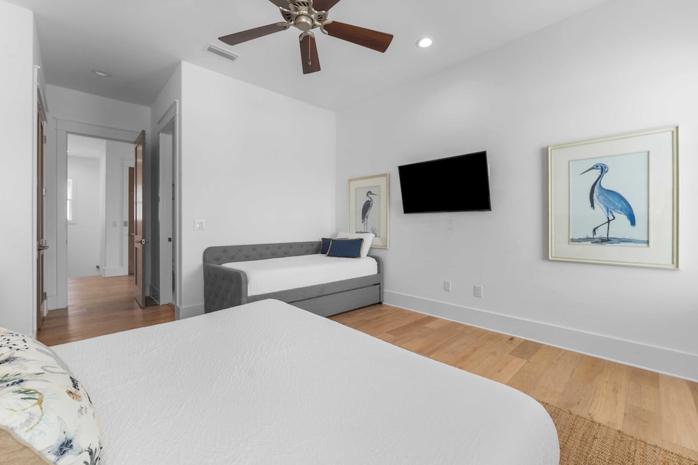 Walk to Beach + Pool, Hot Tub & Game Room 30A Ohana Grande by Avantstay
