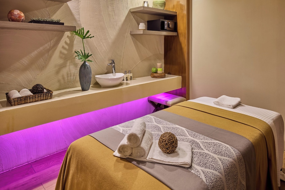 Poolside Escape Near Boracay’s Iconic Keyhole