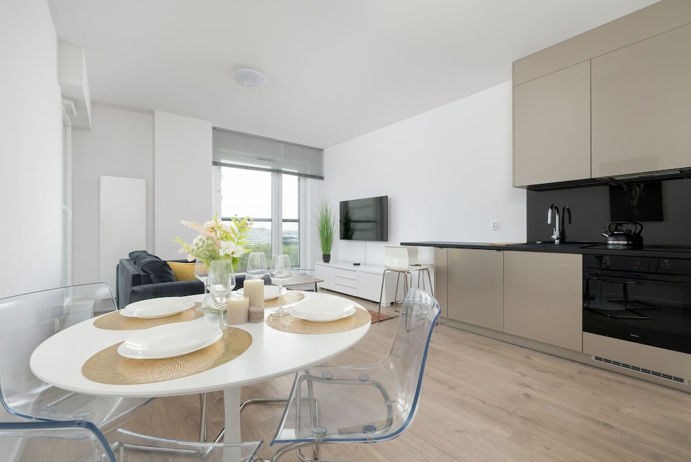 Cozy Apartment With Parking by Renters