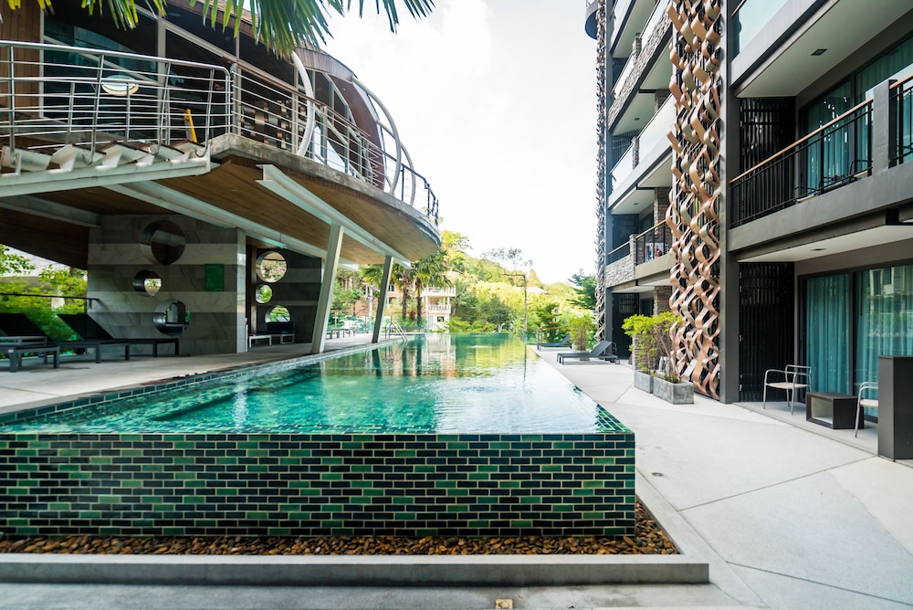 Emerald Terrace by Lofty