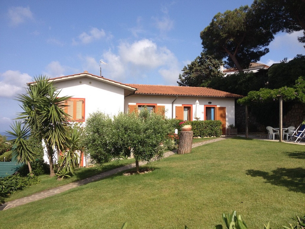 Apartment in Villa 2 to 4 Persons With Large Private Garden Sole view 3