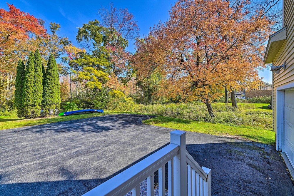 Saratoga Springs Vacations - Charming Saratoga Lake Retreat w/ Dock Access - Property Image 11
