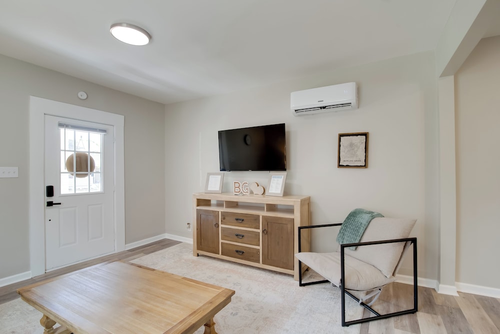 Walk to Wku, Bars & Dining! Updated Duplex Home