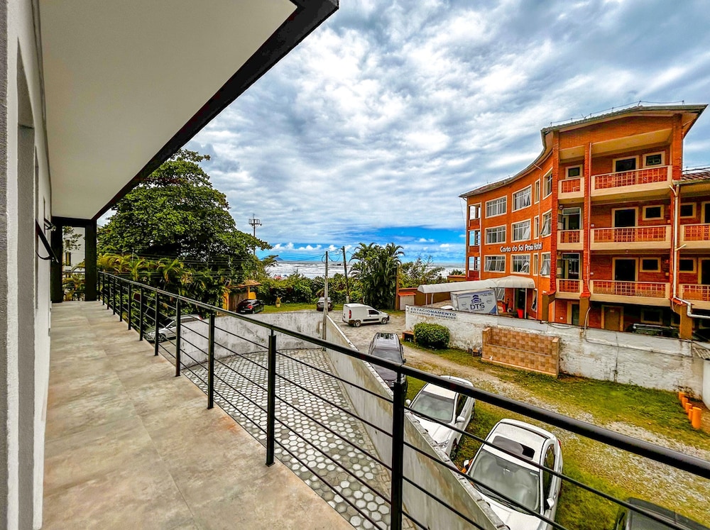 Flat a Beira mar da Praia de Guaratuba-bertioga SP