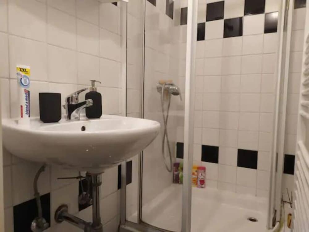 Designer Apartment - 5 min to Center