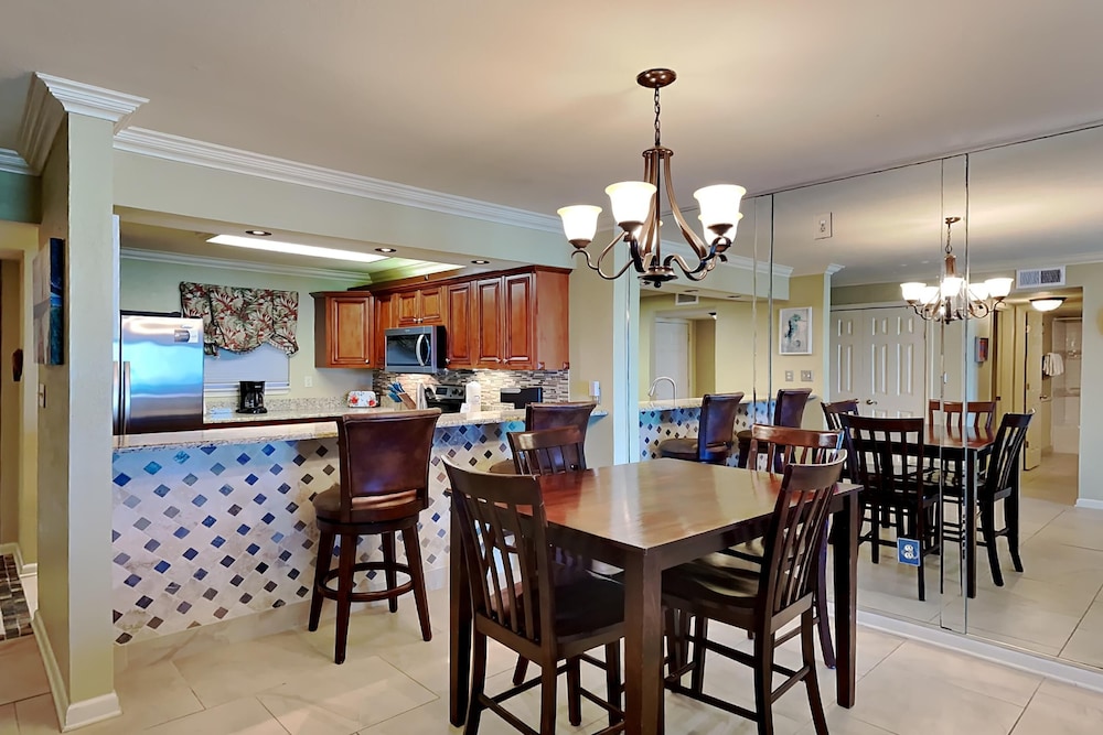 Emerald Isle Fort Walton Beach by Southern Vacation Rentals