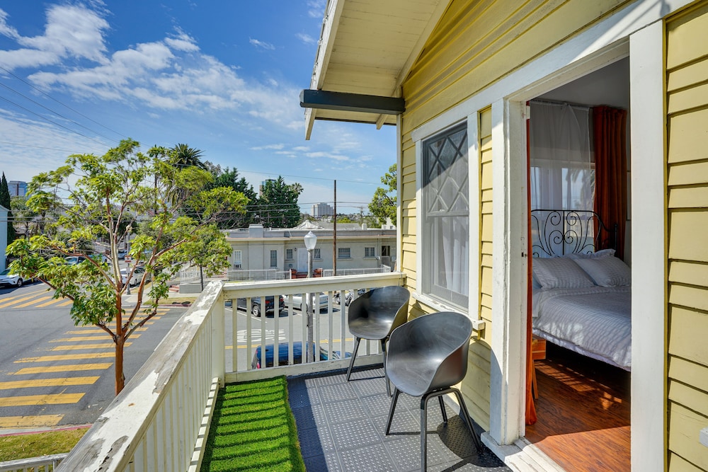 1 Mi to Dtwn! Bright Long Beach Apartment