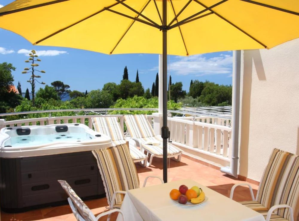 Apartments & Rooms Cakelic II