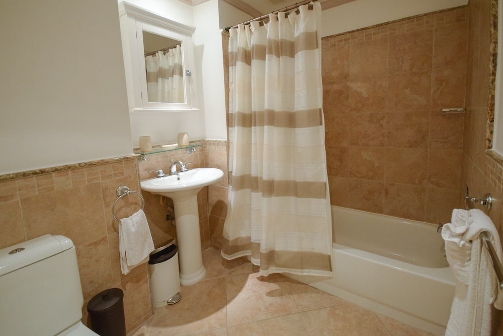 Modern 2-bed Apt Near Beach In St. Lawrence Gap 2 Bedroom Apts by Bluescape