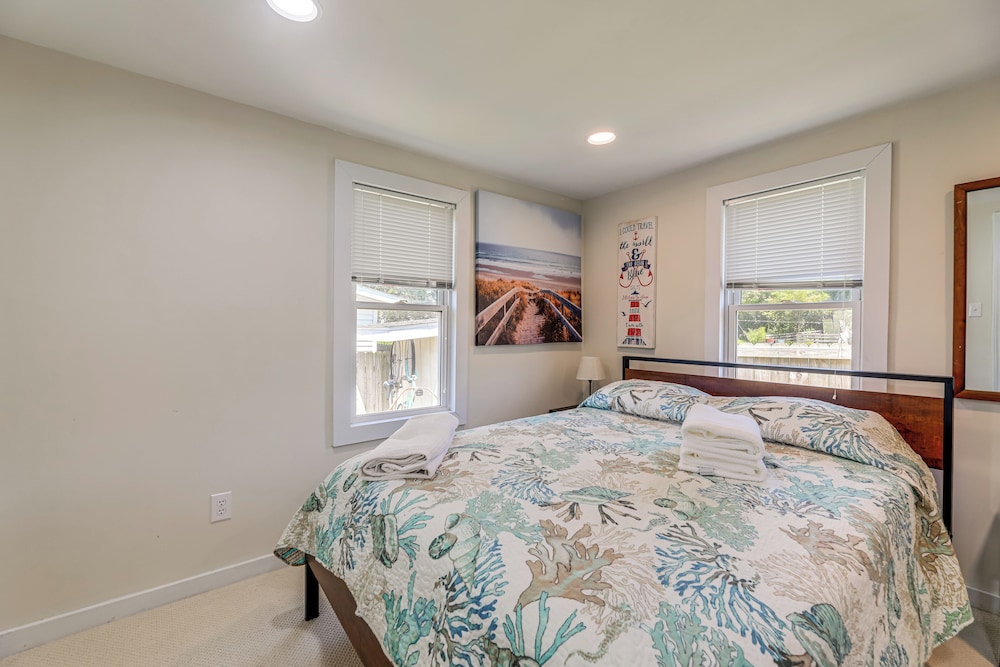 Fenced Yard, Walkable Location: Cozy Beaufort Home