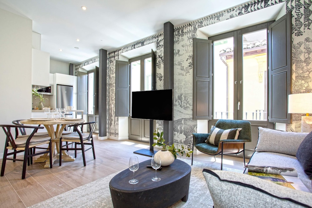 Exclusive 2-bedroom Near the Cathedral. San Matías I