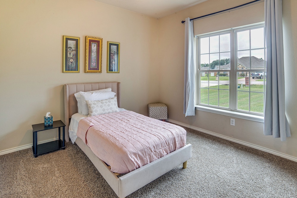 10 Mi to Lake Tawakoni: Family Wills Point Getaway