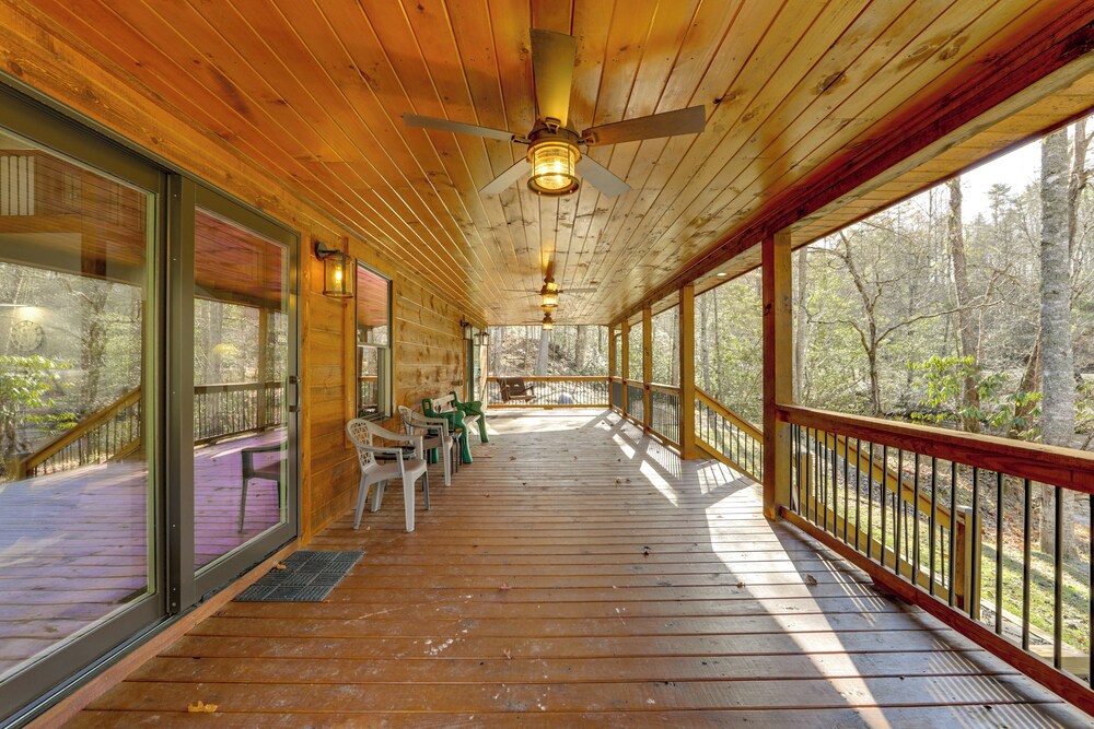 Riverfront Cabin w/ Mtn Views in Robbinsville