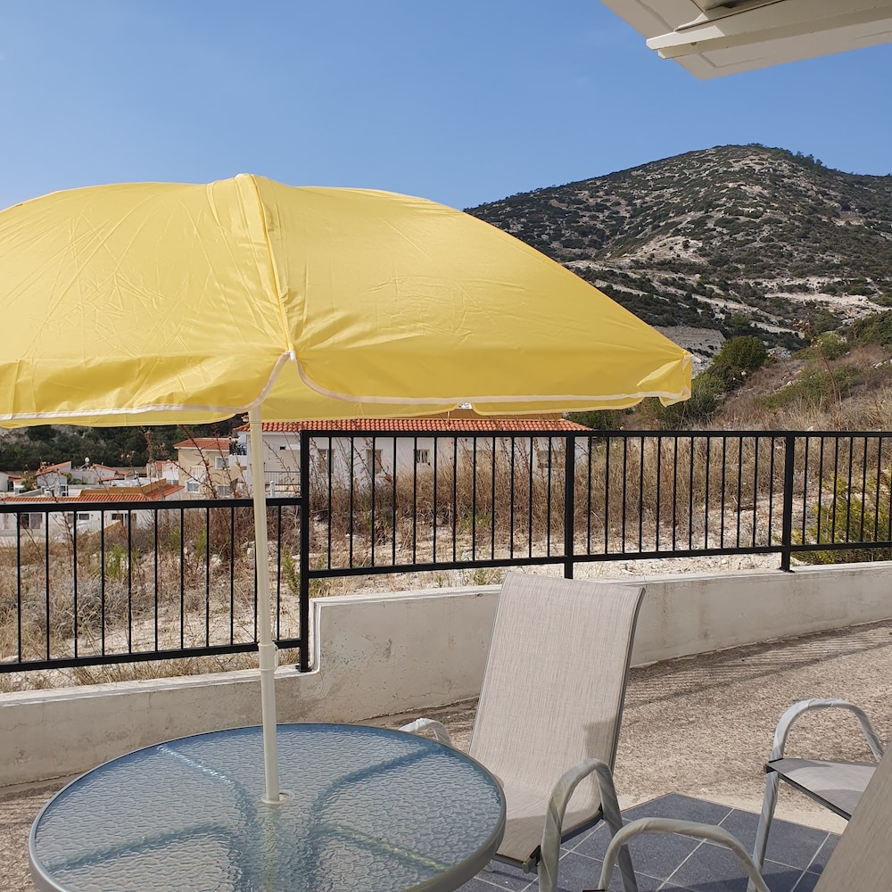 Studio/scenic Views/pool/air Con/near Attractions