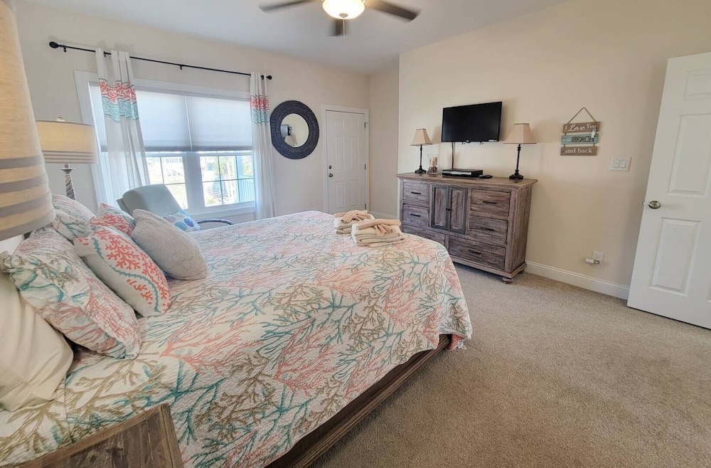 Whispering Palms 4 Bedroom Home by RedAwning view 4