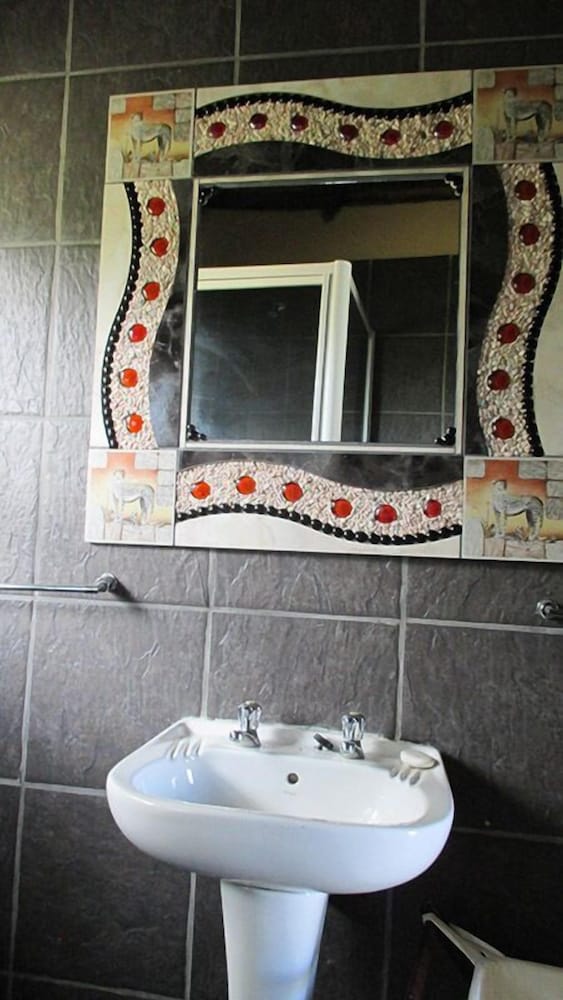 Aloe and Elephant Lodge