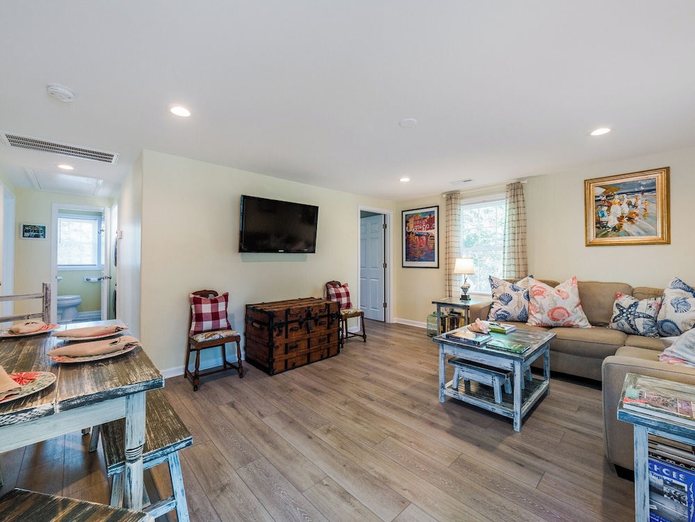 Ankers Away by Topsail Realty