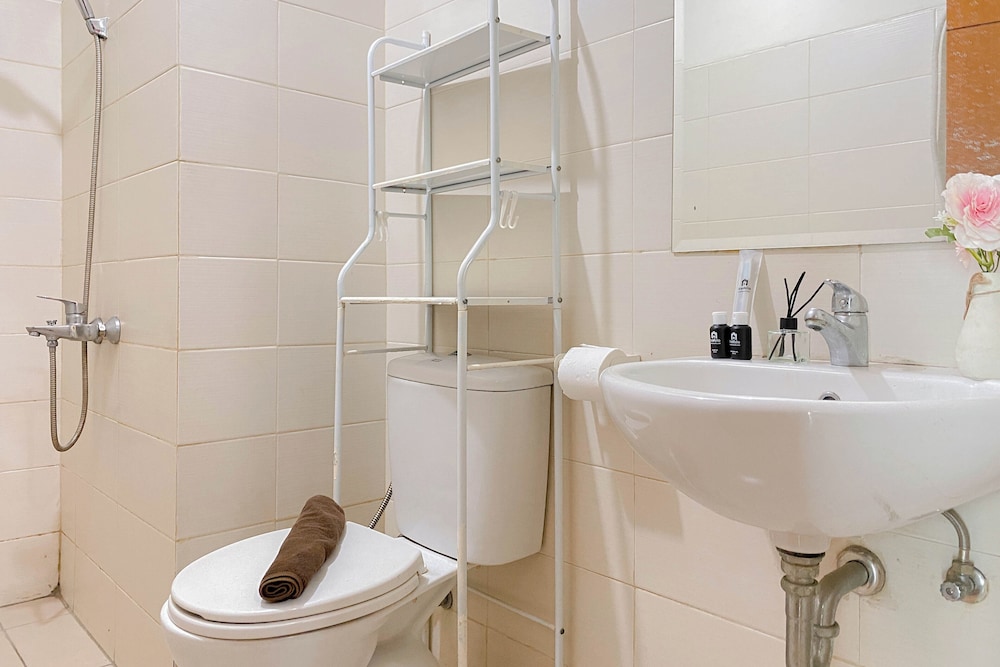 Comfy 2BR Apartment at Woodland Park Residence