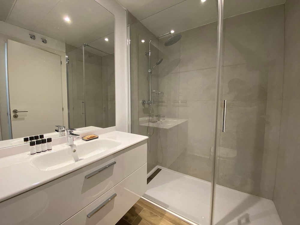 w Stylish 2BR w Sunny Terrace in Chueca