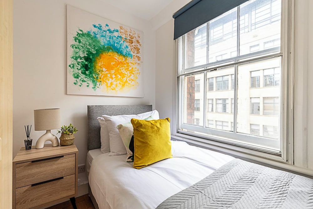 Stylish Flat In Vibrant Shoreditch view 3