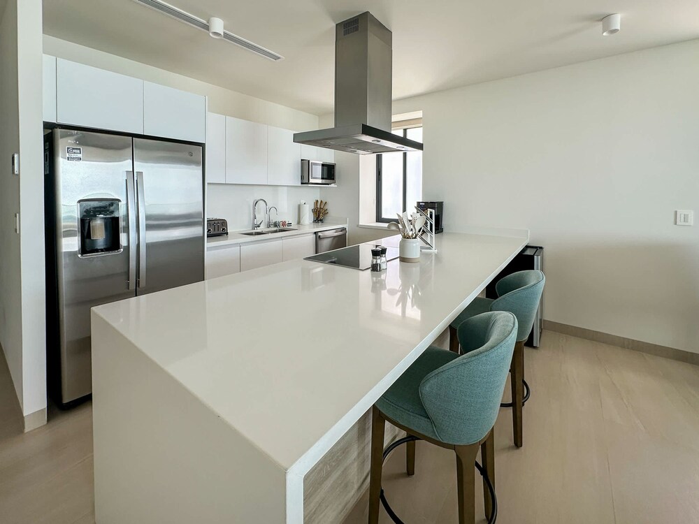 Paradise Found Luxe 2BR Condo in Iconic Location