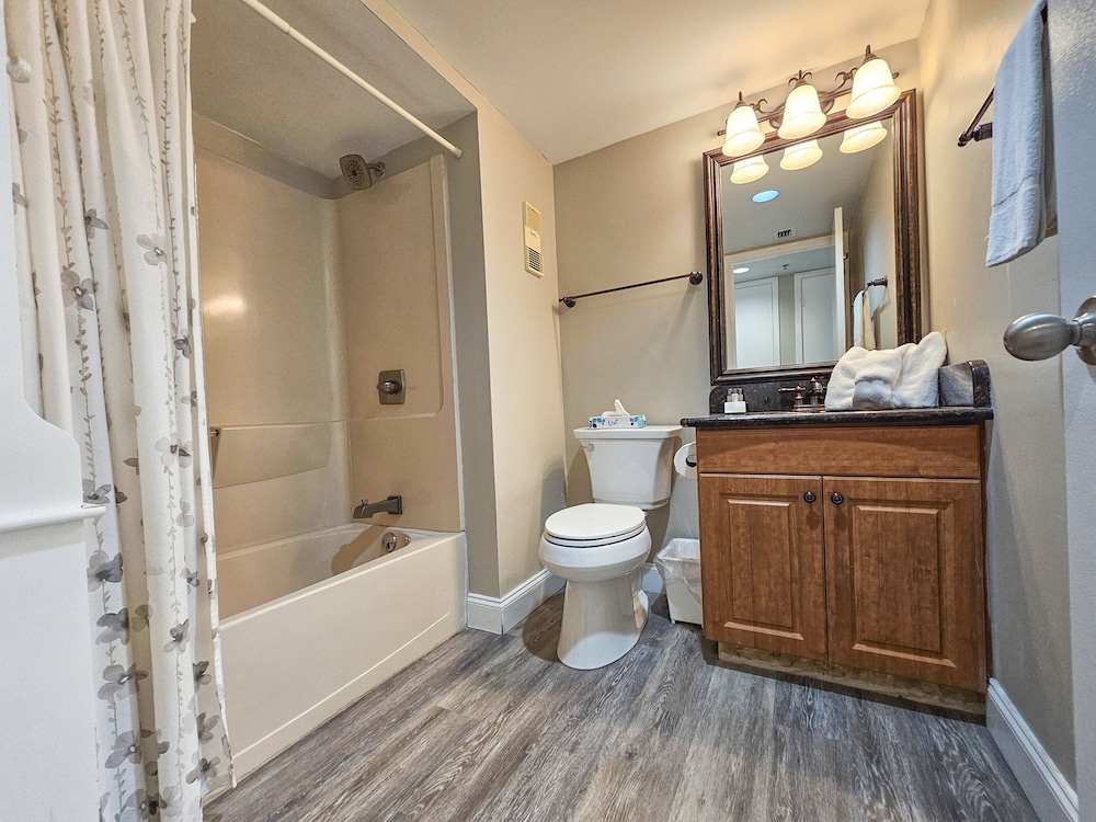 507 South Hampton 2 Bedroom Condo