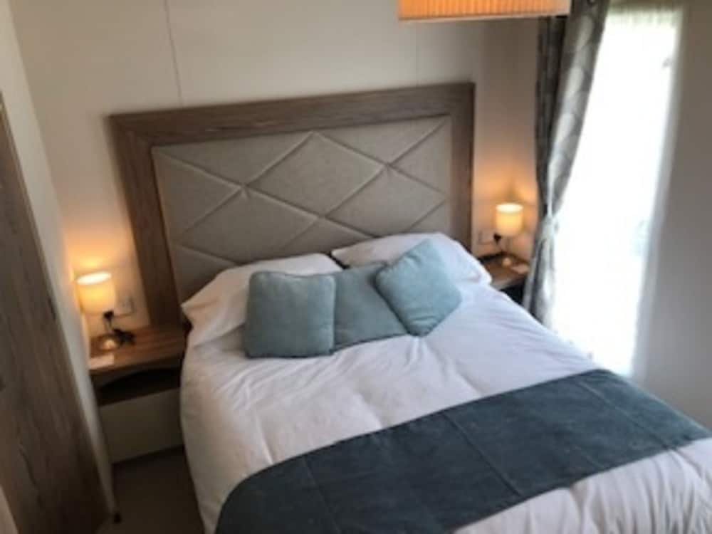 Beautiful 2-bed Caravan in Stratford-upon-avon view 2