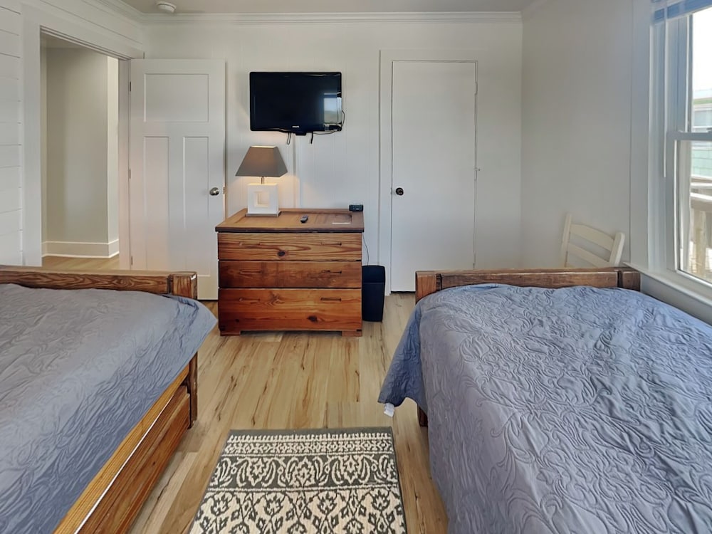 Kirk's Mema's Beach by Topsail Realty