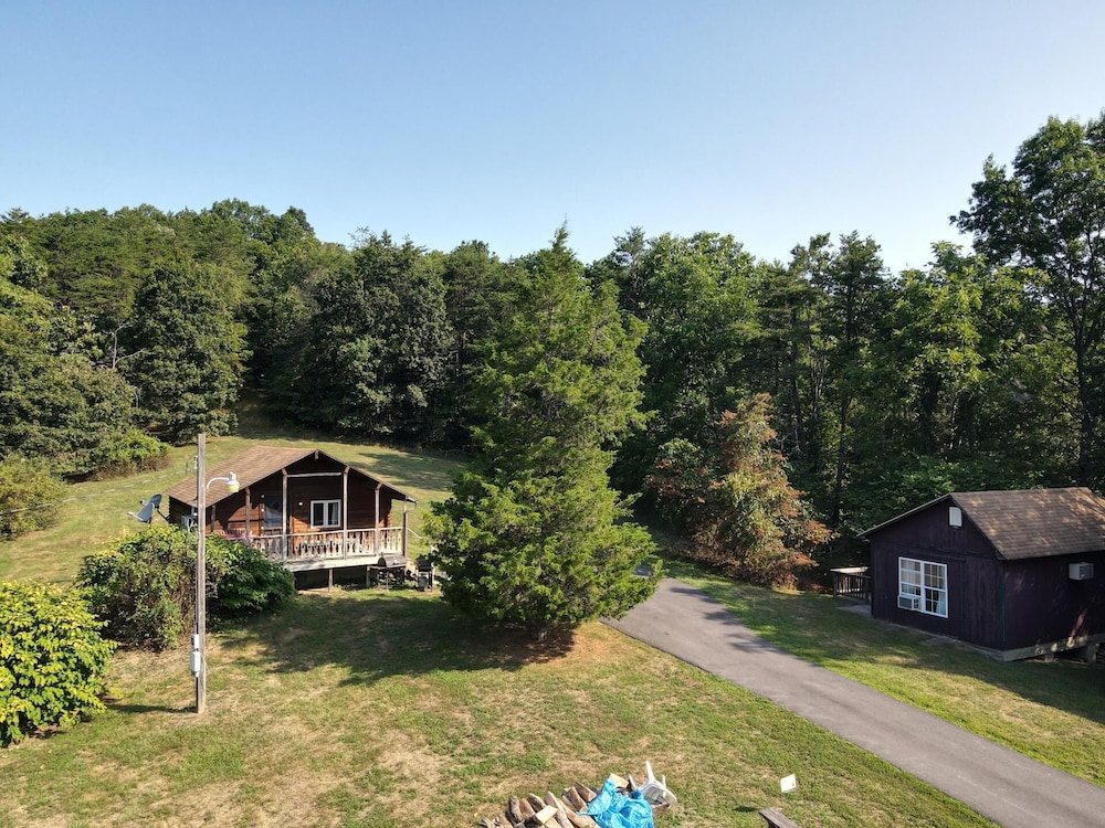 Whispering Hills - Couples Getaway - Property Image 11