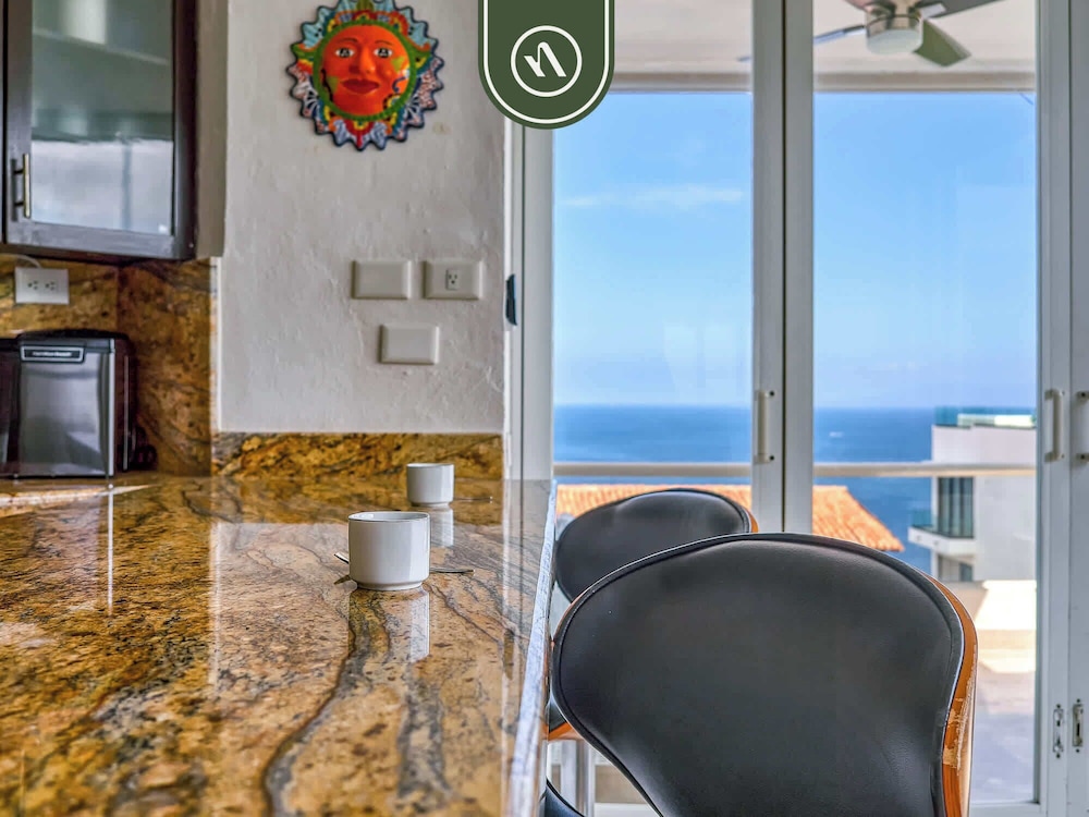 Corner 2 BR Condo - Spectacular Oceanview Sunsets