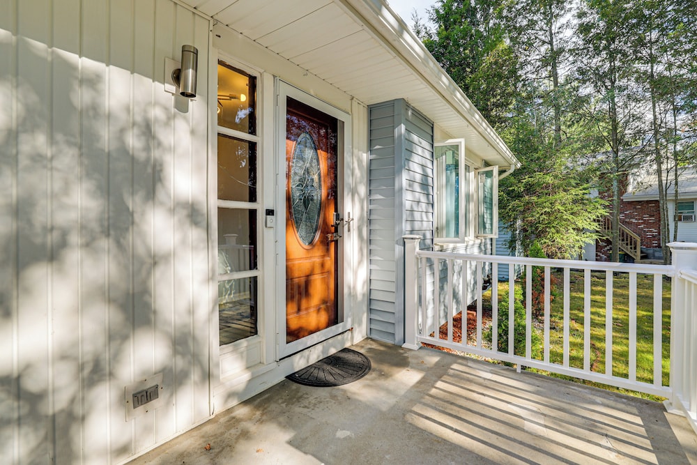 2 Mi to Town: Home w/ Patio & Yard in Waterbury!