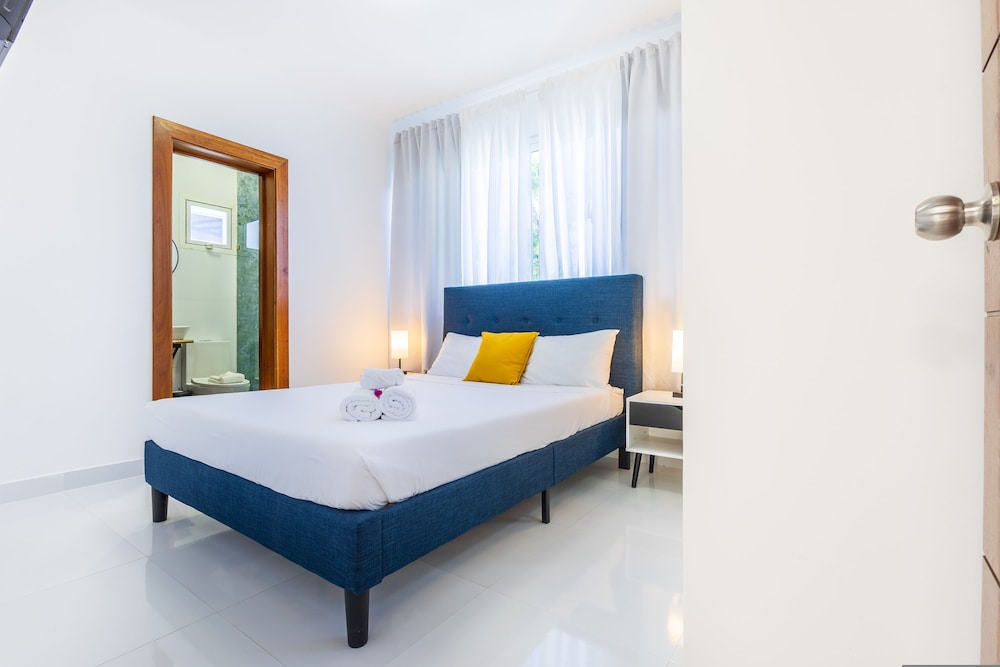 Relaxing 3-bedroom Villa With Pool Rooftop Jacuzzi in a Secluded Setting
