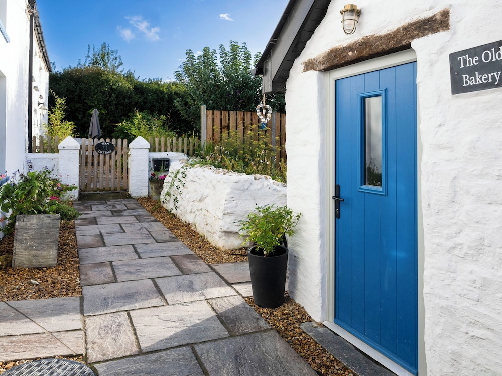 Dyffryn Cottage