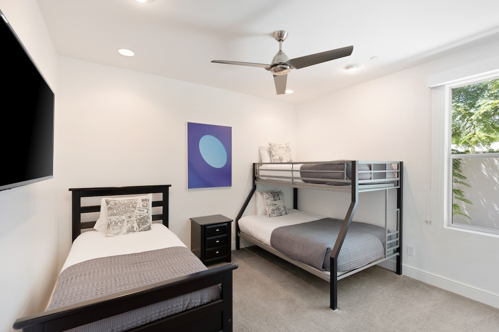 Polo Villa 2 by Avantstay Entertainer s Backyard w Pickleball Court Pool Spa 260314 6 Bedrooms